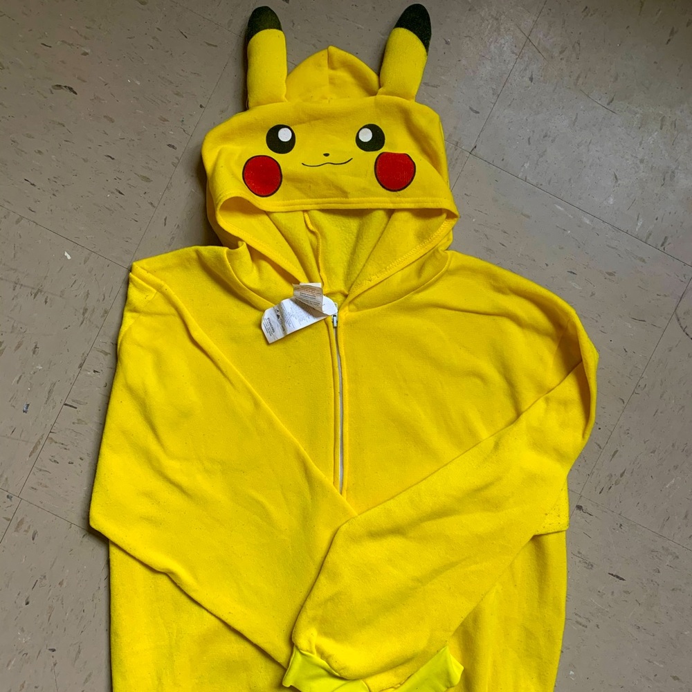 Large-XL pikachu sweater by pokémon with ears